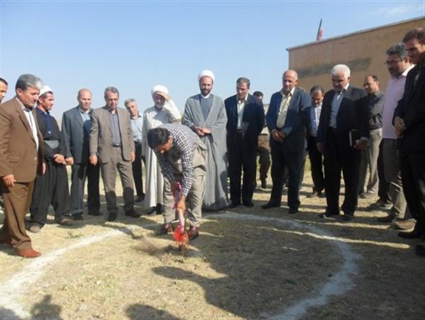 کلنگ احداث مدرسه در روستای کندره پیرانشهر به زمین زده شد