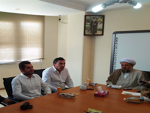 جوان یونانی" مسیحی" صبح امروز در کرج مسلمان شد