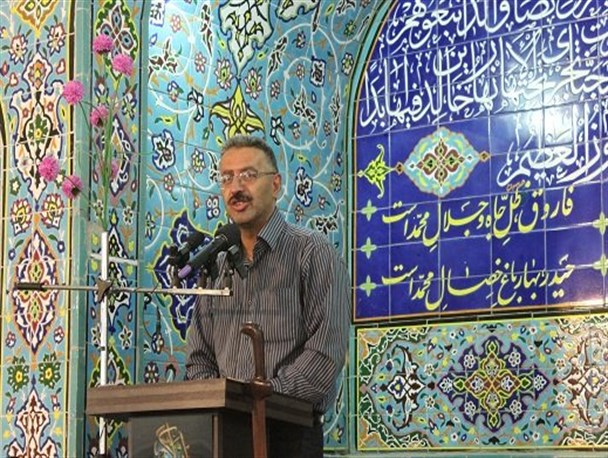 دانشجویان دستورات قران را در زندگی پیاده کنند