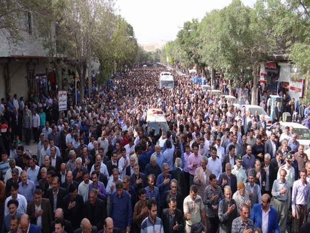 وداع باشکوه مردم دلفان با پیکر مرحوم حجت الاسلام والمسلمین علی آل کاظمی
