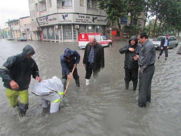 بارش شدید باران موجب آب‌گرفتگی خیابان‌های مازندران شد +تصاویر