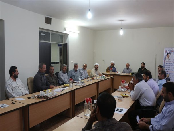 نشست صمیمانه راویان اردو های راهیان نور در اشتهارد/ تصاویر
