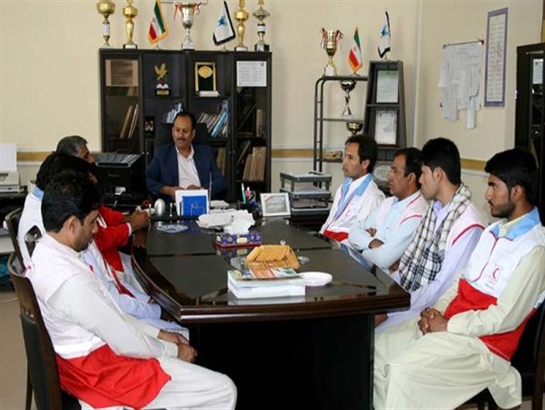 جمعیت هلال احمر و دانشگاه آزاد خاش تفاهم‌نامه همکاری و آموزش‌های امدادی امضا کردند/ استفاده از پتانسیل و ظرفیت تخصصی و علمی دانشگاه آزاد در پیشگیری از بحران ها