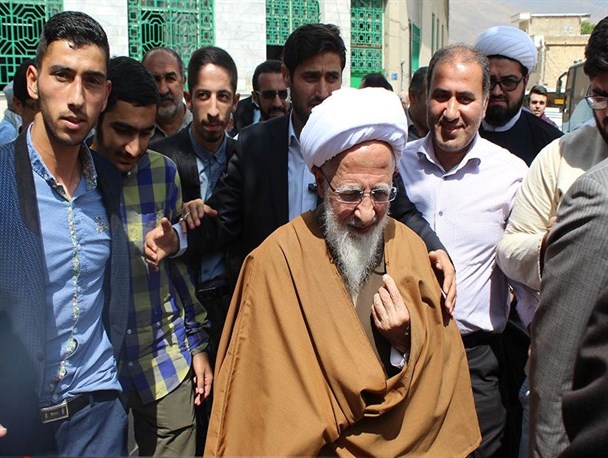 دیدار اعضای هیئت رزمندگان اسلام و خانواده معظم شهدای آمل با آیت الله جوادی آملی