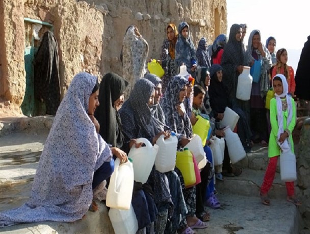 اینجا مردم از تشنگی آب شور می خورند/آنچه که گروه های جهادی می بینند اما مسئولین نمی بینند