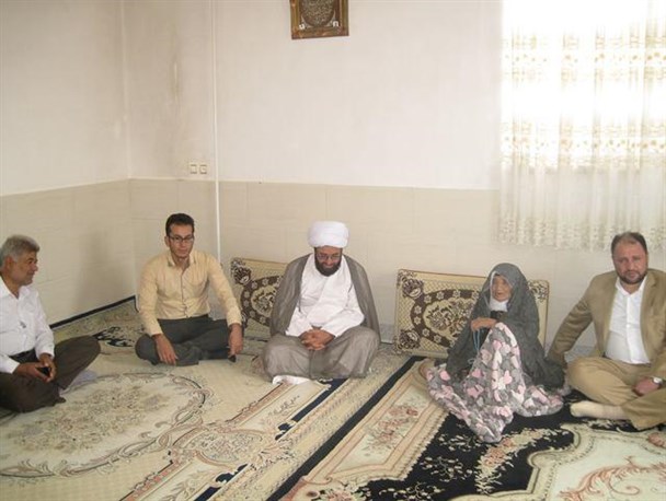 دیدار با خانواده شهدا از افتخارات دولت است