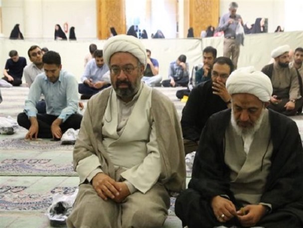 دعای عرفه امام حسین(ع) دراستان اصفهان زمزمه شد