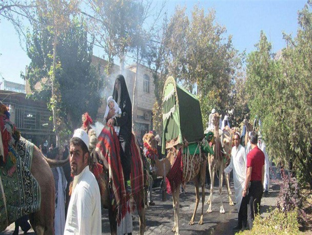 مراسم نمادین حرکت کاروان امام حسین (ع) به سمت کربلا در نطنز+ تصاویر