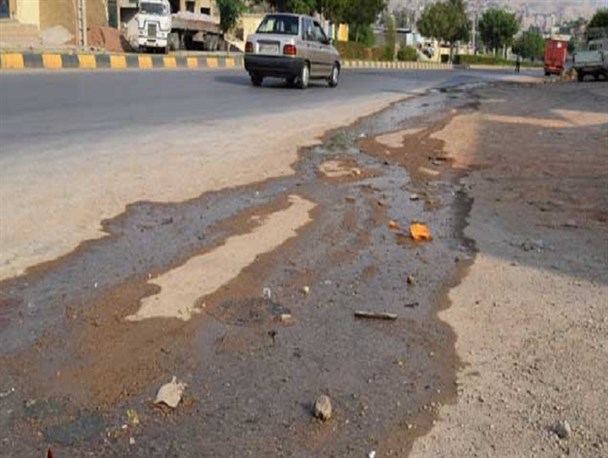 فاضلاب روان و رژه میکروب ها در خیابان های مسجدسلیمان +تصاویر