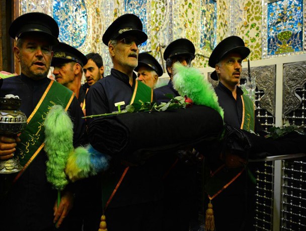 مراسم خطبه‌خوانی و تعویض پرچم گنبد امامزاده حسین(ع) قزوین برگزار شد