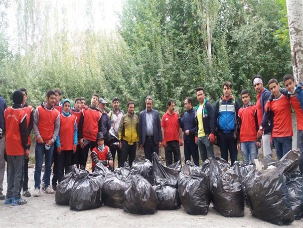 پاکسازی طبیعت و پیاده روی خانوادگی در طرقبه شاندیز