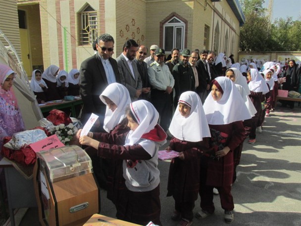 تمرین فرهنگ نوعدوستی در دبستان زیور کاظمی تفرش