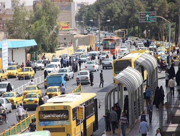سالانه 40 هزار خودروی شخصی به قم اضافه می‌شود/ جابجایی حجم 20درصد از شهروندان با اتوبوسرانی