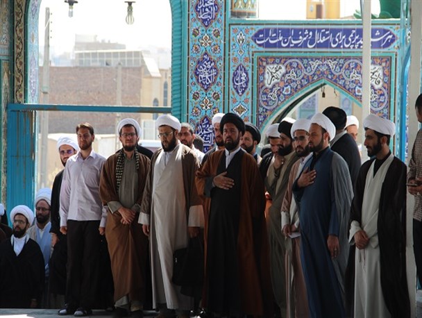 ادای احترام مبلغان دینی به مقام شامخ شهدای روحانی در زاهدان