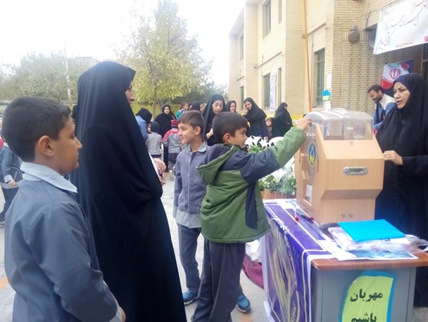 بخشندگی و کمک به دیگران از خصوصیات بارز اهل بیت (ع) است