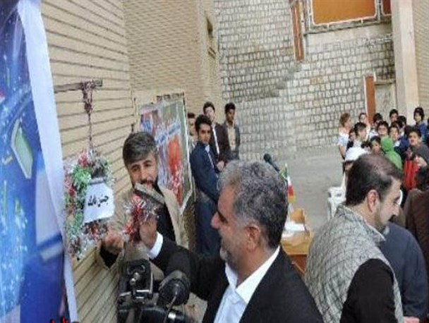 زنگ عاطفه ها در دبستان شهید باهنر پاوه به صدا در آمد