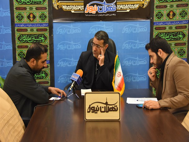 مداح محور شدن هیئات خطر بزرگی است / لزوم تشکیل دادگاه ویژه مداحان / سازمانی برای نظارت بر مداحان وجود ندارد / همه قسمت‌ها مداحی را حذف کرده‌ایم و به شورخوانی چسبیده‌ایم