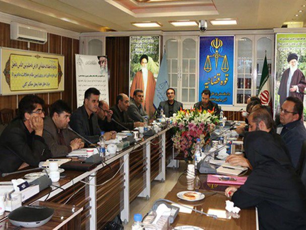 مراکز تولید و عرضه مواد غذایی فاقد پروانه کسب در تبریز پلمب می‌‌شوند