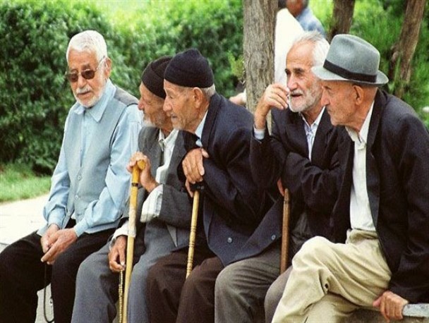 مبلمان شهری با سالمندان نامهربان است/ حضور 5 هزار سالمند در خراسان رضوی