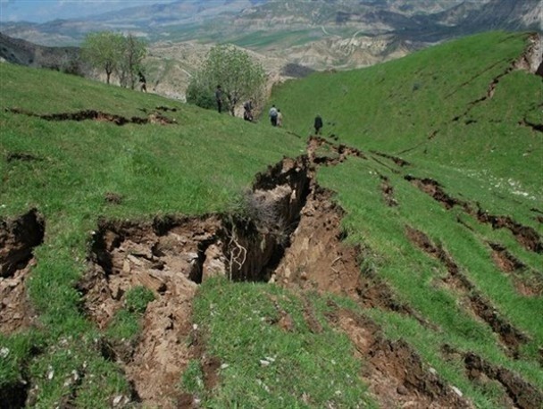 10 روستای شهرستان لردگان در معرض رانش زمین
