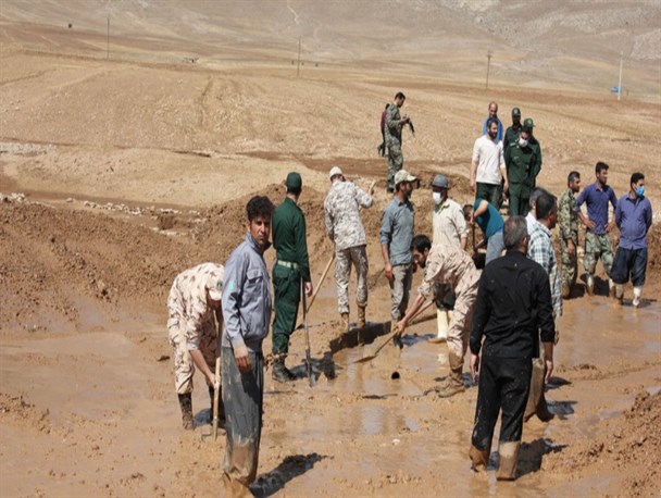 خدمت رسانی بسیج، سپاه و گروه های جهادی در روستای سیل زده کهریز شهرستان هرسین