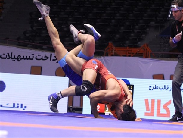 تیم کشتی زنجان مقتدرانه در برابر فرش ایران مشهد به پیروزی رسید