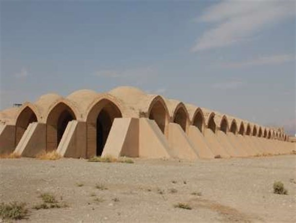 بازدید توریست های ایتالیایی از باغ موزه صنعت گرمسار