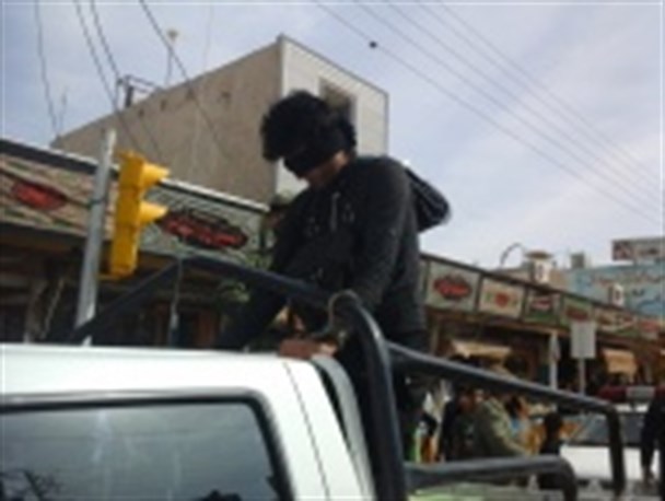 سارق حرفه ای در سطح شهر زابل گردانده شد