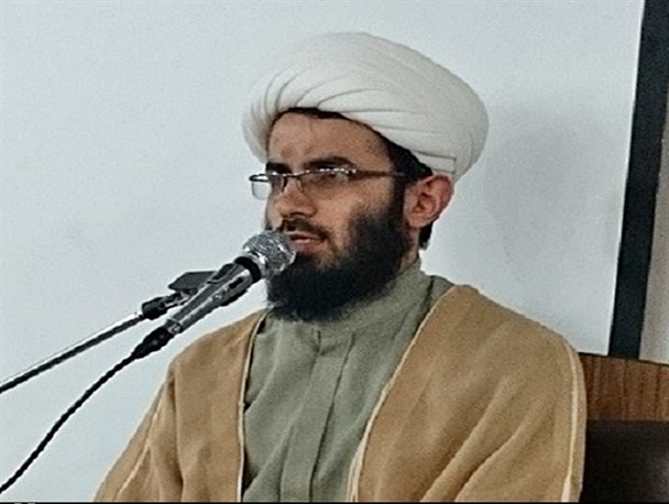 "تبرک جستن به ضریحی که هنوز درایران است"