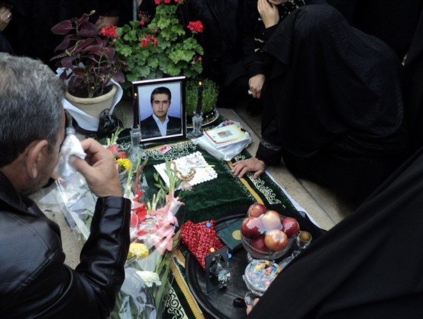 سربازی که شهید عبدالله پور گفت مرا در زیر پای این شهید دفن کنید