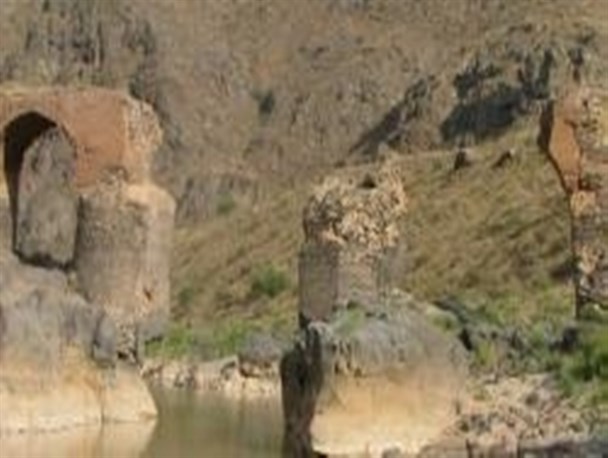 پل 800 ساله " پردلیث " کوثر در آستانه تخریب کلی است