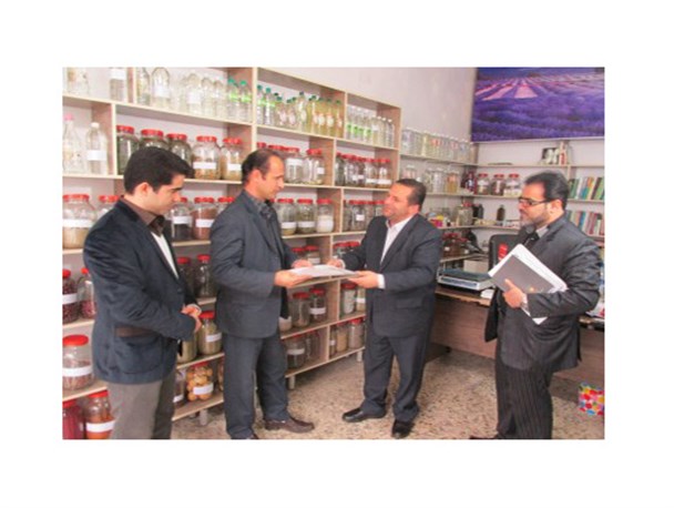 بازدید سرپرست کمیته امداد رضوانشهر از طرح های خودکفایی این شهر