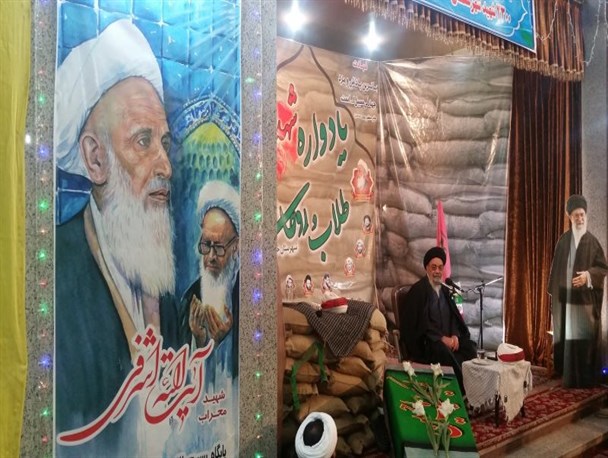 حتی یک روایت ضعیف هم برای قمه زنی نداریم/ شاخصه انقلابی یا ضد انقلاب بودن قبول داشتن قانون اساسی، ولایت فقیه و ایستادگی در برابر مستکبران است