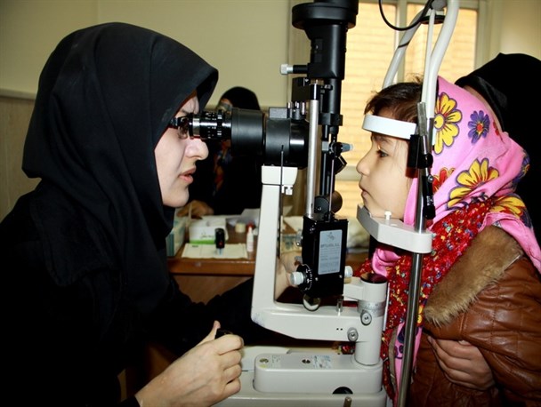 خدمات چشم پزشکی و عینک رایگان در درمانگاه تخصصی اهرم