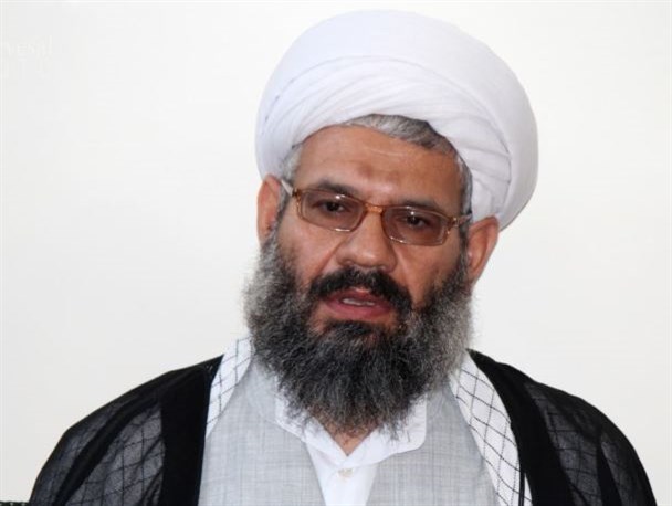 در نظام اسلامی، منحرف نمودن جوانان به سمت غرب خیانت بزرگی است