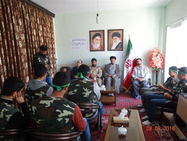 ایستادگی جوانان در مقابل جنگ نرم دشمنان /جوانان باید پیشگام مبارزه با انحرافات اجتماعی باشند