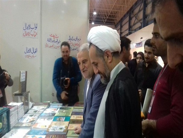 حواشی روز پایانی نمایشگاه کتاب گلستان/ از بازدید استاندار تا انتقاد یک غرفه دار