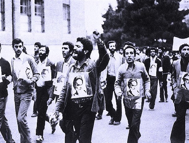 تاکید بر انقلابی ماندن و پایبندی به آرمان های انقلاب در شرایط حاضر/ ۱۳ آبان الگویی برای دیگر ملت ها