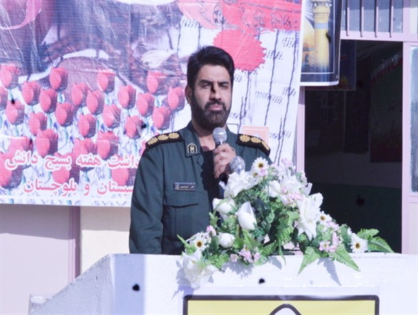 ضرورت آگاه سازی مقابله با جنگ نرم از مدارس/ زابل ۸۹ دانش آموز شهید به انقلاب هدیه کرده است
