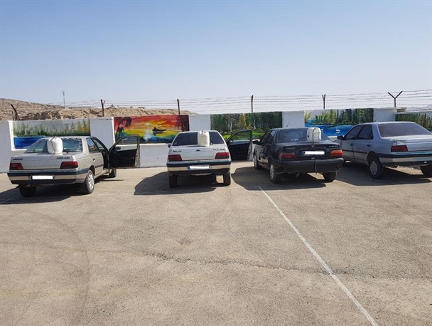 توقیف پنج خودرو در راستای مبارزه با قاچاق ارز