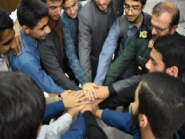 دیدار دانش آموزان گلستانی با فرمانده سپاه نینوا