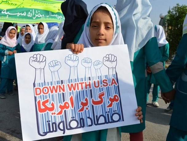 «شاد» بستر نشر تولیدات ضداستکباری دانش آموزان اصفهانی/ شعار امسال هفته بسیج دانش آموزی «دانش آموز انقلابی، مقاومت و استکبار ستیزی» است