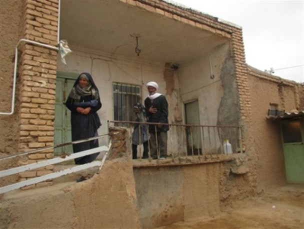 بیایید نگاهمان عاشقانه باشد