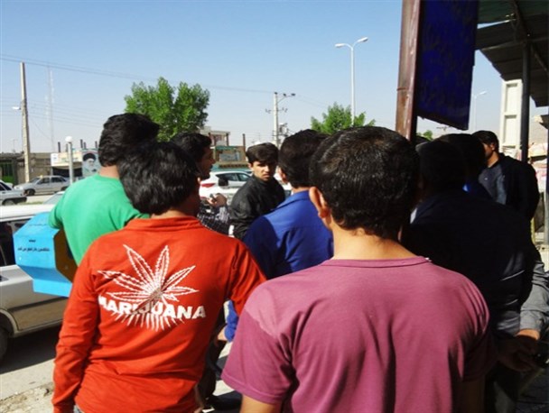 گلایه مسافرکش های برون شهری لیکک از نبود ترمینال و خدمات رفاهی در این شهر+تصاویر