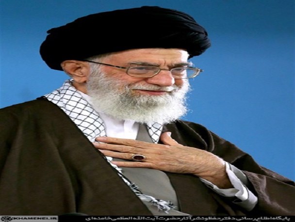 چرا امام خامنه ای در هر دیداری که دارند چفیه می اندازند؟