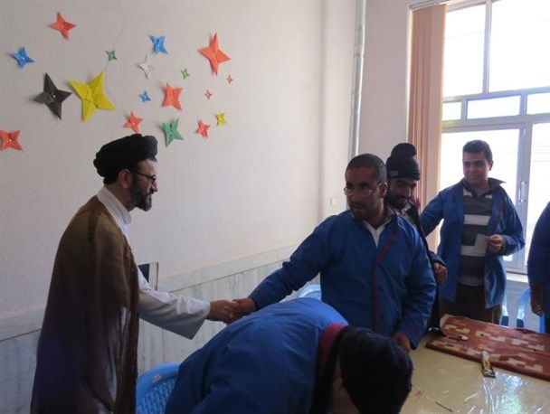 بازدید امام جمعه خوروبیابانک از مرکز توانمندسازی معلولین و نگهداری سالمندان/ تصاویر
