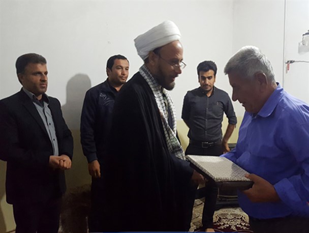 دیدار صمیمی امام جمعه فراشبند با خانواده شهید جواد بهمنی+تصاویر