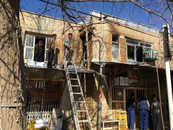 یک‌ باب منزل مسکونی در روانسر طعمه حریق شد+ تصویر