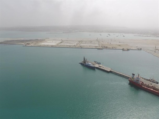 فاز نخست طرح توسعه بندر شهید بهشتی چابهار آماده بهره برداری است