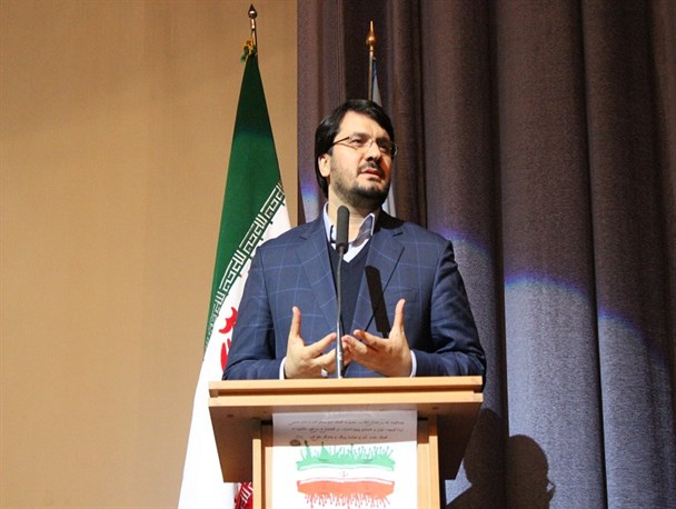 دیپلماسی با گرفتن عکس یادگاری به همراه جرثومه‌های دنیا به دست نمی‌آید/ هدف آمریکا آرمان‌زدایی از ملت ایران است